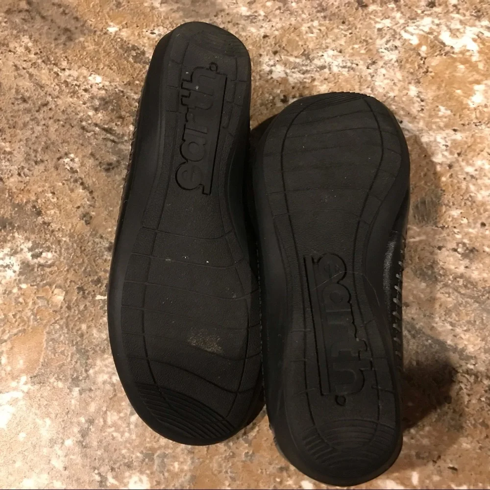 Earth Black Leather Shoes - Picture 8 of 11